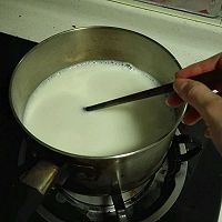 自制酸奶（教你怎么煮牛奶）的做法图解3