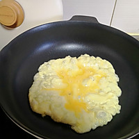 剩馒头的吃法，蛋炒馒头丁的做法图解2