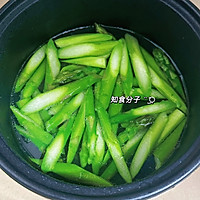 芦笋炒鸡胸肉的做法图解5