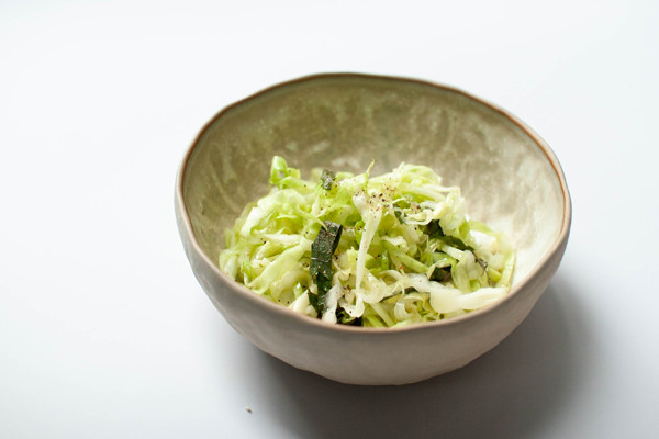 盐渍卷心菜沙拉-爽口快手菜-禁欲系日式料理，巧用盐烹煮食物的做法