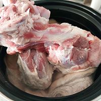 软烂烹香｜鱿鱼炖肘子的做法图解3