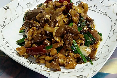 鸡丁鸡肝炒腰果