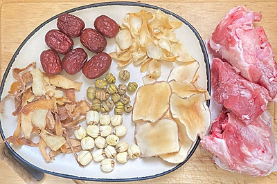 煲汤海底椰石斛筒骨汤