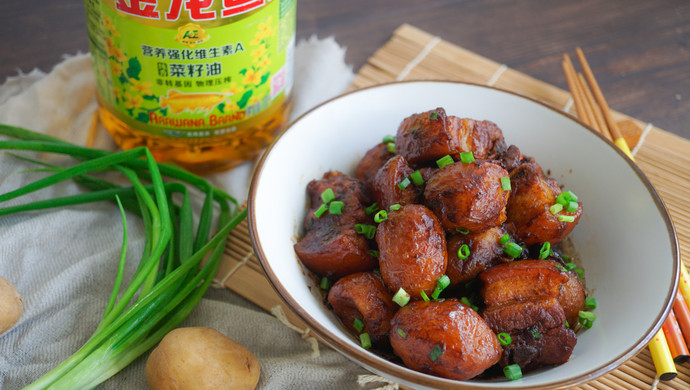 小土豆油焖红烧肉