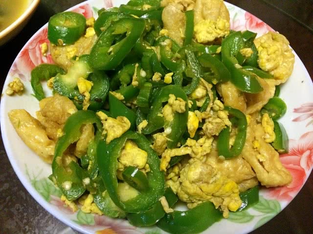 鸡蛋豆腐辣椒圈的做法图解5