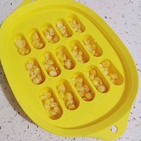 【适合宝宝】蒸出来的玉米鸡蛋肠的做法图解2