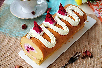 火龙果奶油蛋糕卷