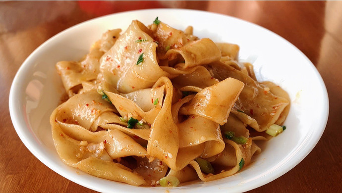 一碗不够吃的油泼面