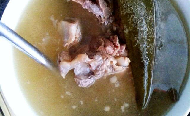 潤肺止咳：枇杷葉煲豬骨