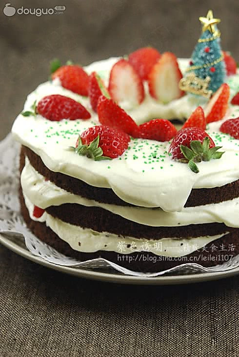 草莓巧克力雪景蛋糕的做法