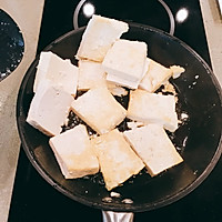 泡菜五花肉煎豆腐的做法图解1