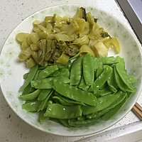 荷兰豆酸菜炒牛肉的做法图解2