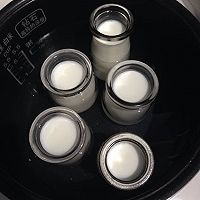 酸奶-电饭煲做的的做法图解3