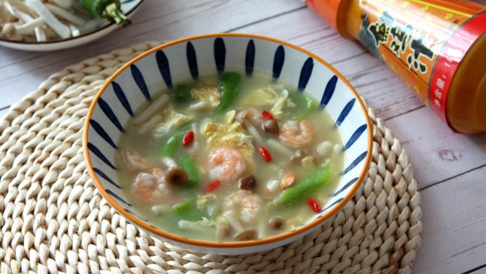 虾仁丝瓜菌菇汤