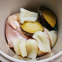 花胶鲍鱼炖鸡汤的做法图解5