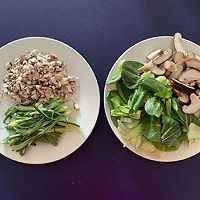 全家营养香菇鸡蛋手擀面的做法图解4