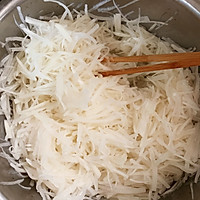 猪肉白萝卜包子的做法图解1