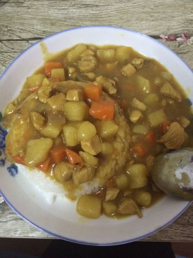 咖喱鸡肉盖饭的做法