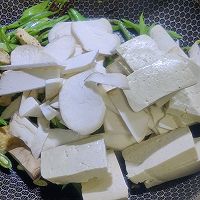 减脂鸡胸肉辣炒豆腐菌菇扁豆角的做法图解7
