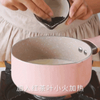 【白玉奶茶冻】香港街头网红小吃，做起来其实真的很简单！的做法图解1