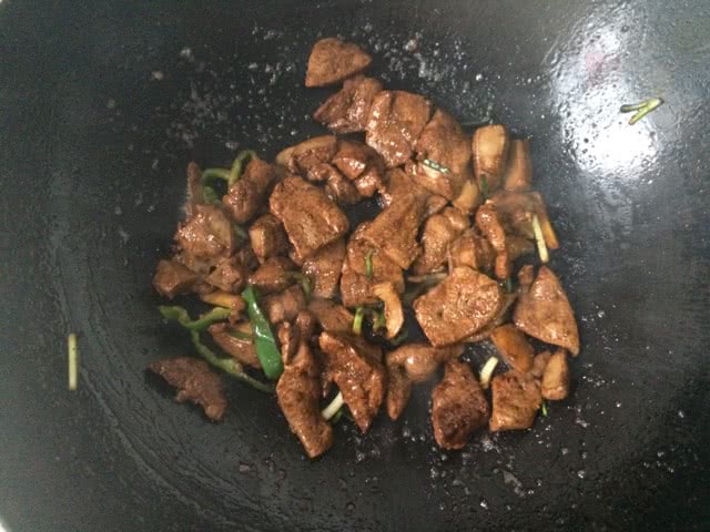 猪肝炒洋葱的做法图解3