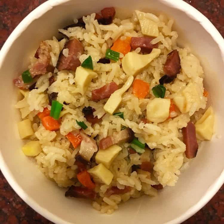 春笋腊肉焖饭的做法
