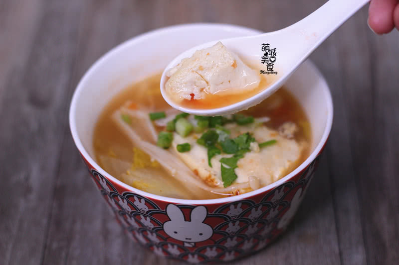 Appetizer and nutritious soup with tomato and tofu