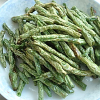 黄豆酱干煸豆角#春天就酱吃#的做法图解2
