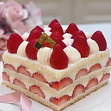 草莓方形蛋糕