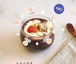 #换着花样吃早餐#美颜早餐-酸奶莓莓黑悦羹的做法