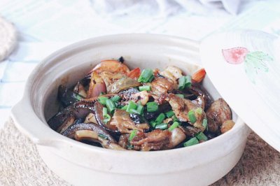 五花肉鱿鱼海鲜煲