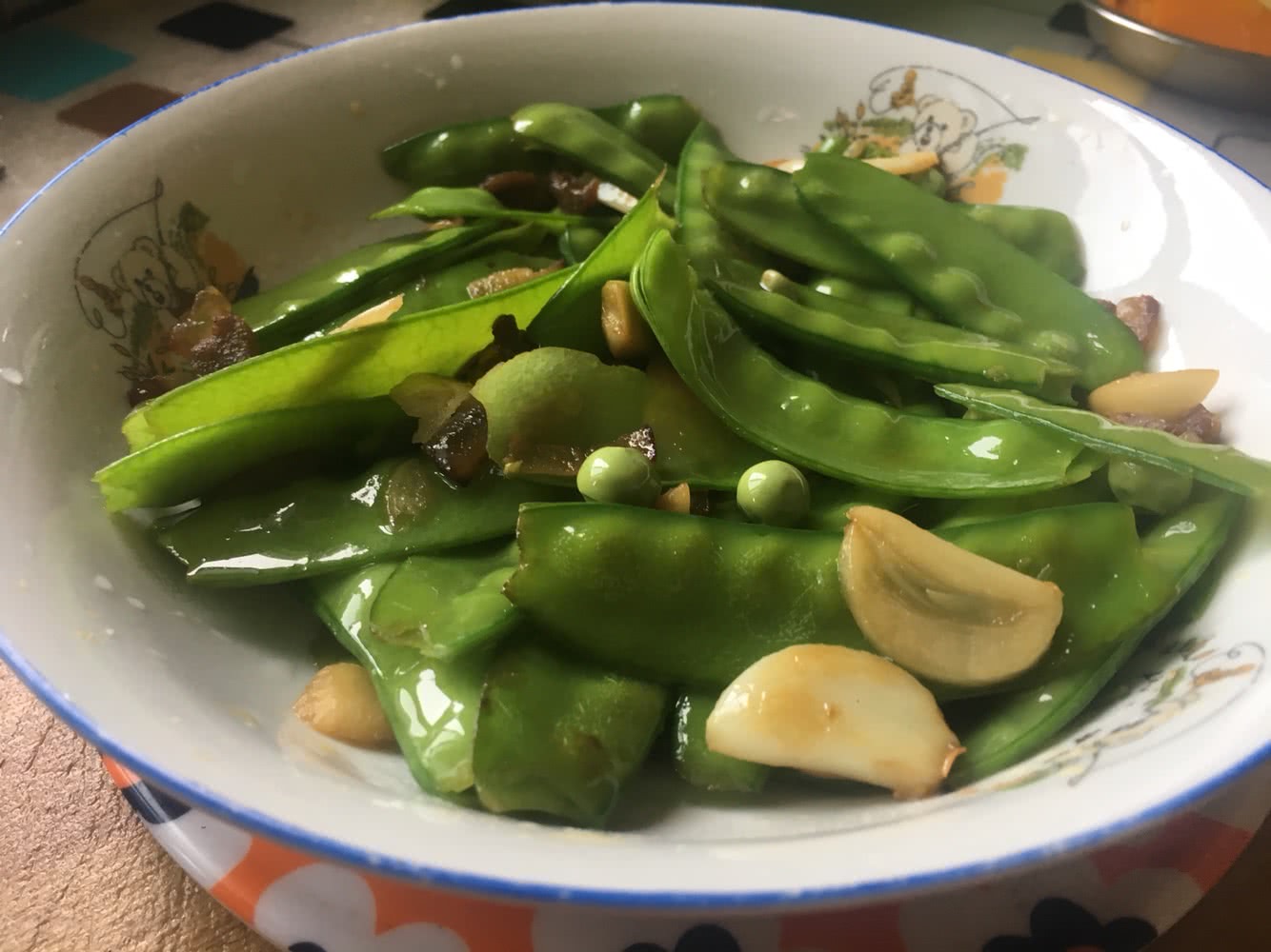 Stir fried lotus bean with Hunan Bacon