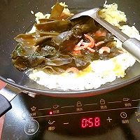 虾仁煎蛋裙带菜豆腐汤的做法图解7