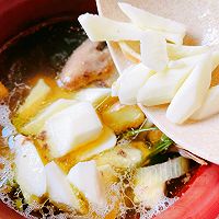 春日药膳煲鸽子山药菇汤的做法图解10