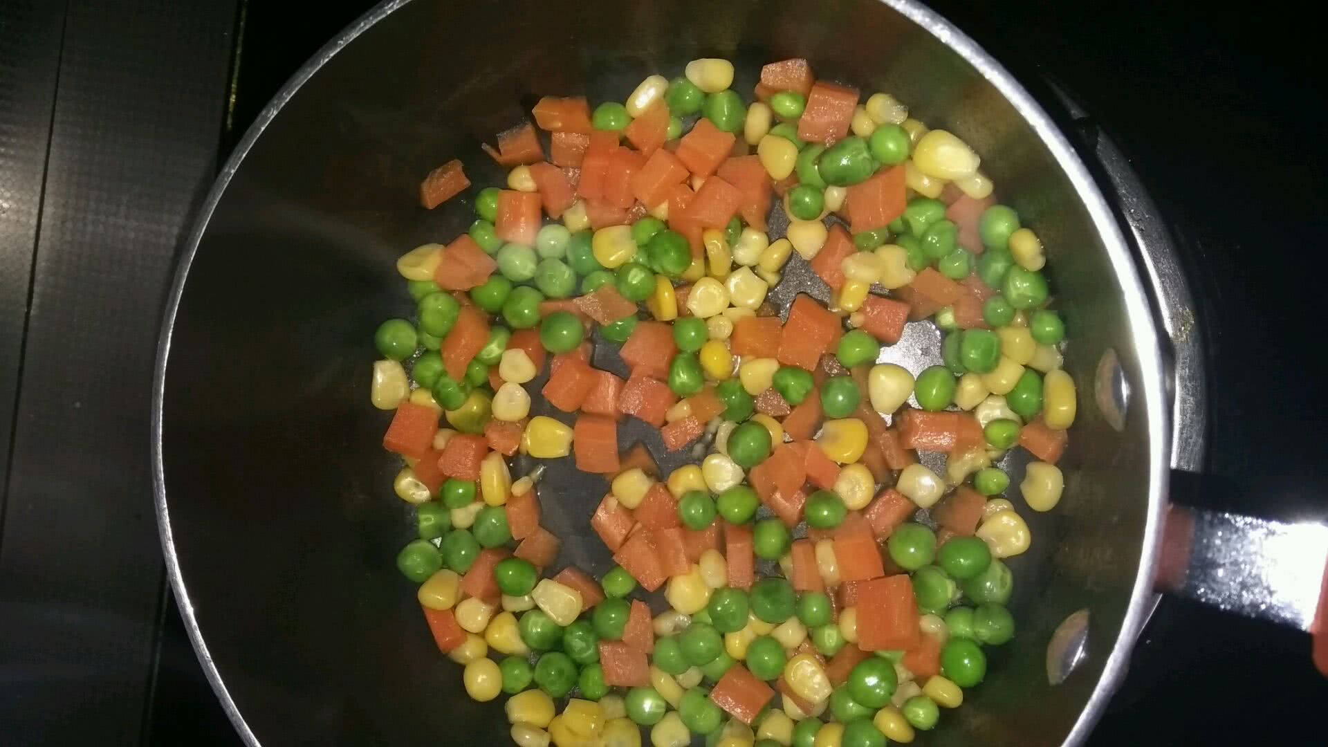 豌豆胡萝卜玉米粒怎么做_豌豆胡萝卜玉米粒的做法_豆果美食