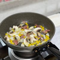 鲜虾培根意面的做法图解5