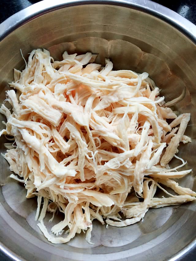 烤鸡胸肉干丝的做法图解2