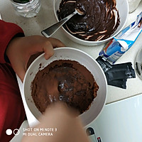 巧克力爆发纸杯蛋糕的做法图解2