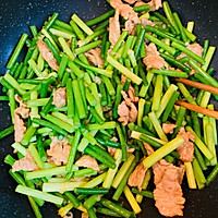 蒜苔炒肉的做法图解7