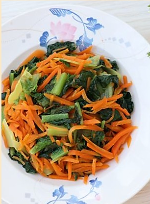 胡萝卜炒莴笋叶的做法