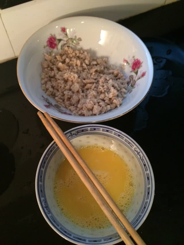 洋葱鸡肉虾仁炸饼的做法图解4