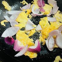 #鸡汁入家宴 感恩正当“食”#鸡汁洋葱炒蛋饭的做法图解4
