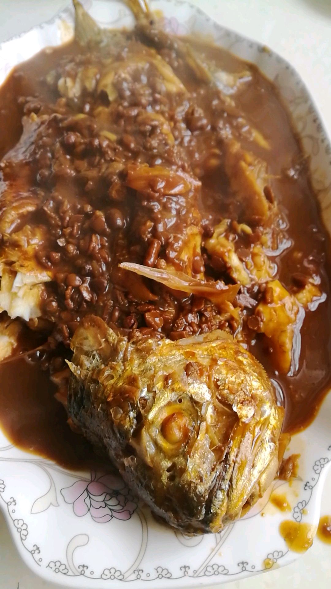 Stewed yellow croaker in sauce