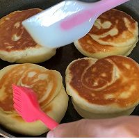 #花式炖煮不停歇#奶香发面饼的做法图解10