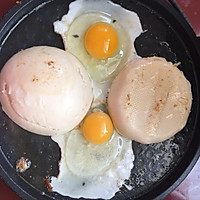 双人份鸡蛋火腿煎馒头的做法图解3