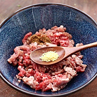 #相聚组个局#牛肉茼蒿饺子的做法图解5
