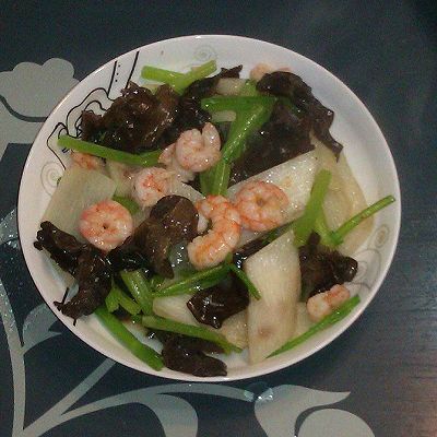 炒什锦（山药、黑木耳、芹菜、虾仁）