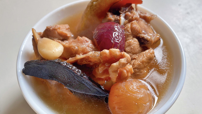 鳄鱼尾骨核桃桂圆汤