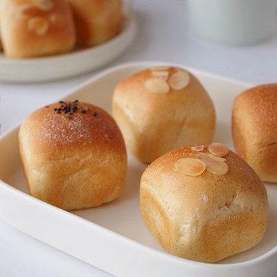 全麦紫米餐包