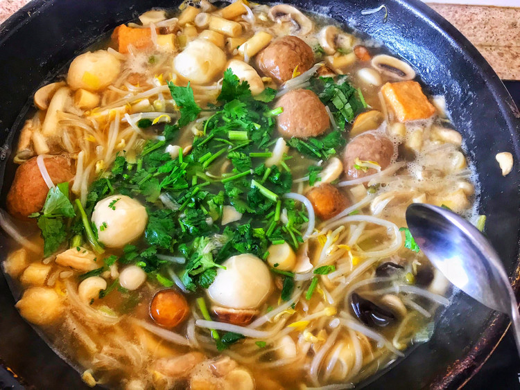 鲜掉眉毛的蘑菇丸子汤的做法
